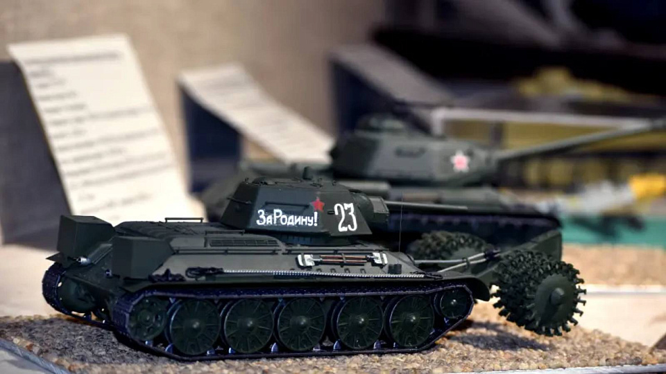 В Калаче открыли выставку моделей боевой техники времён Великой Отечественной войны